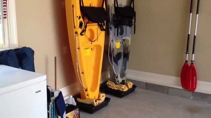 Cómo guardar un kayak en un apartamento
