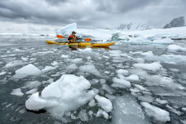 WHAT-TO-WEAR-KAYAKING-IN-COLD-WEATHER